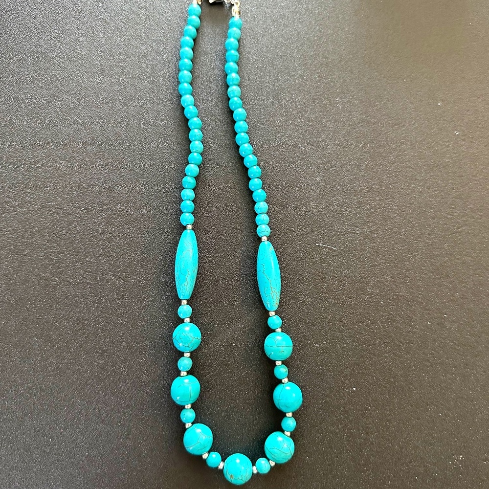 Howlite dyed blue gemstone necklace w/different beads NWOT